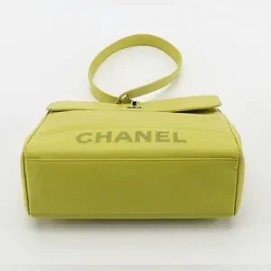 Chanel CC Front Flap Shoulder Bag in Chartreuse Caviar Leather CHANEL | Bags | Chanel Cc Front Flap Shoulder Bag In  main image 4